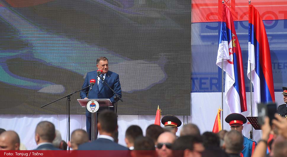 Milorad Dodik TAnjug Strahinja Acimovic.jpg